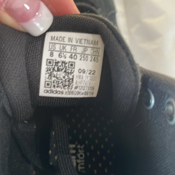 Adidas size 8 black/white - Picture 6 of 9